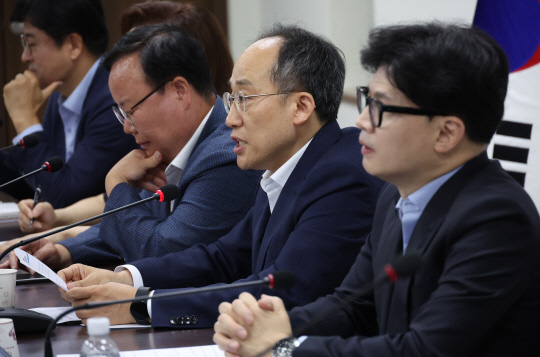 추경호 국민의힘 원내대표가 22일 여의도 국민의힘 당사에서 열린 당 최고위원회의에서 발언을 하고 있다.<연합뉴스 사진>